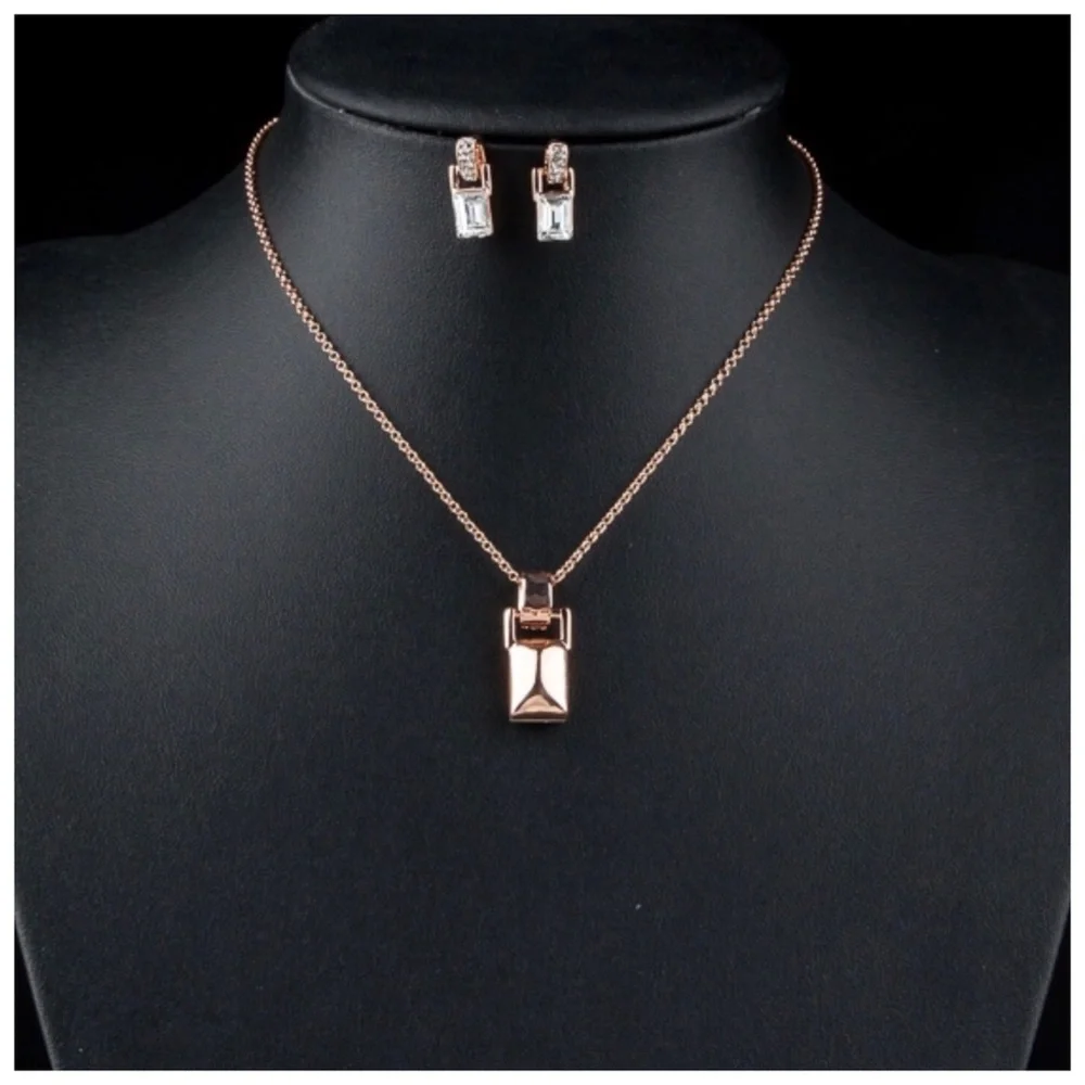 Art Deco Simulated Diamond The Gilda Necklace Set - Picture 5 of 5
